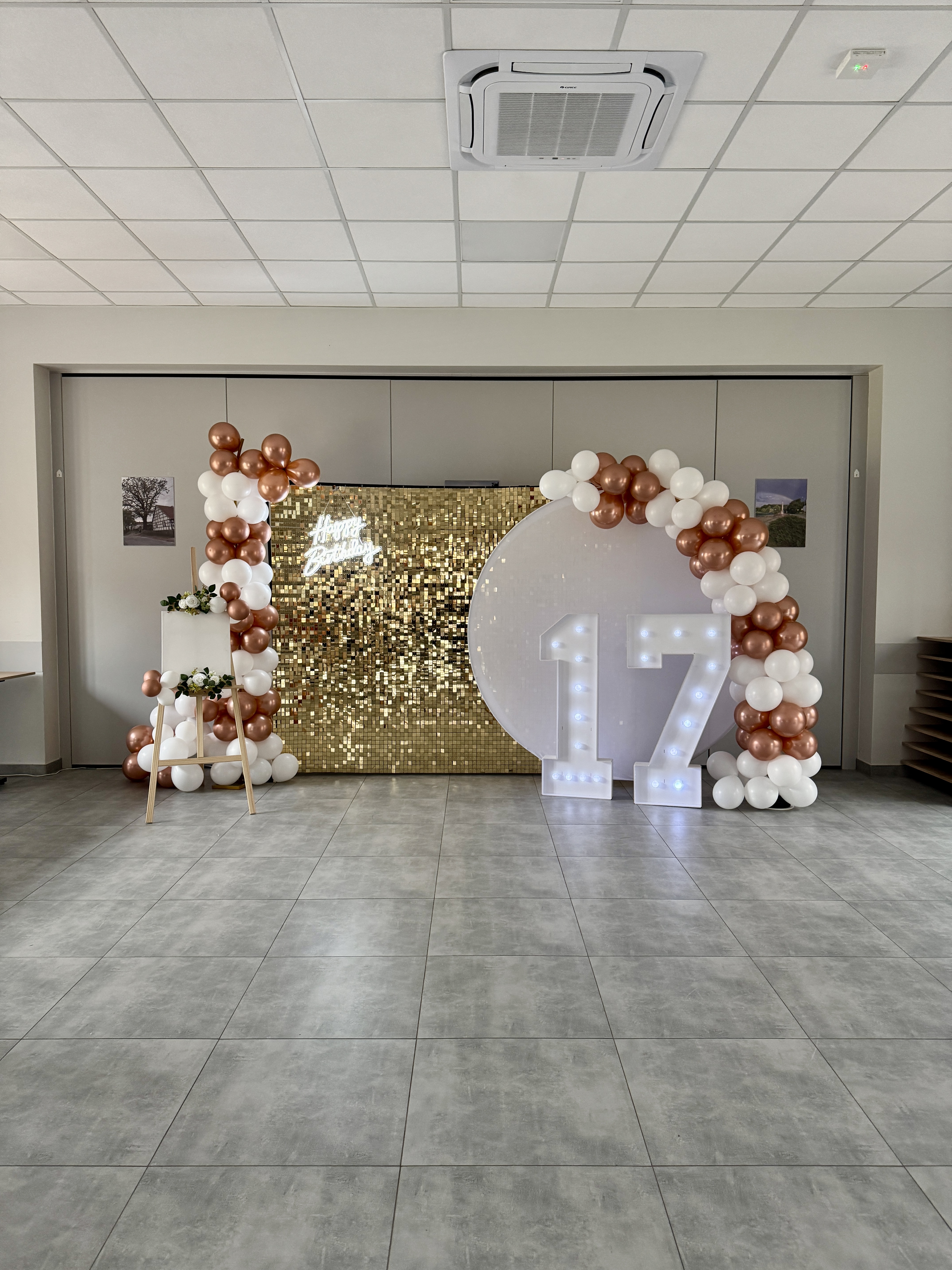 Ścianka foto Gniezno 18-stka z balonami rose gold